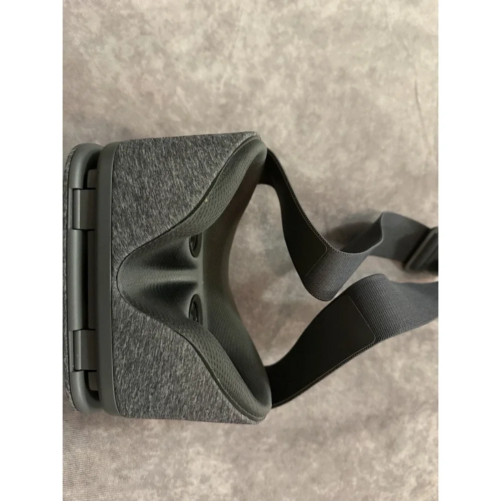 Google Daydream View Smartphone VR Headset Gray/Black Fabric & Plastic